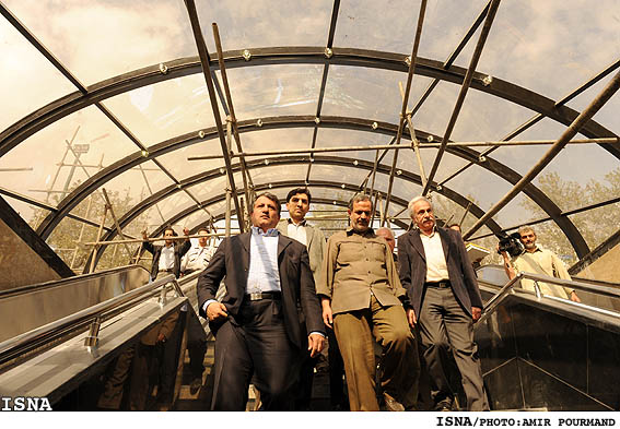 محسن هاشمی، احمد مسجدجامعی و ایرج راد در بازدید از ایستگاه مترو ولیعصر