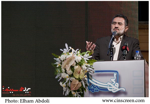 وزیر فرهنگ و ارشاد اسلامی در حال سخنرانی در آیین پایانی نخستین جشنواره همایش روحانی در قاب سینما