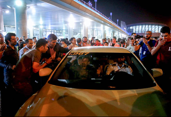 اصغر فرهادی در بازگشت از سفر کن در فرودگاه امام خمینی