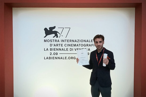 شهرام مکری کارگردان فیلم «جنایت بی‌دقت» که موفق به دریافت جایزه بهترین فیلمنامه از انجمن منتقدان مستقل در جشنواره ونیز شد، از تلاش برای اکران عمومی این فیلم در ایران تا پایان امسال خبر داد.