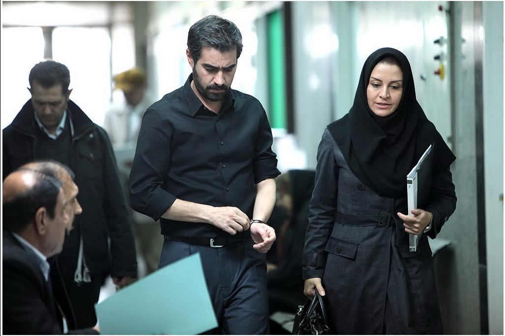 شهاب حسینی و مریلا زارعی در نمایی از فیلم هیس دخترها فریاد نمی زنند