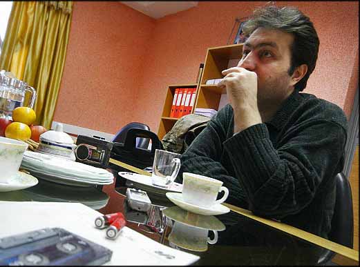 فیلمنامهنویس صداها با اشاره به ویژگیهای همکاریهای مشترکش با فرزاد موتمن این آثار را فیلمهای کمهزینه اما متفاوت با جریان غالب فیلمسازی در سینمای ایران دانست.