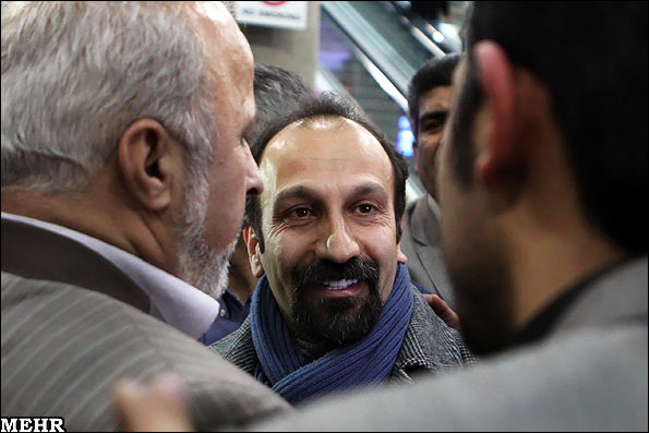 اصغر فرهادی پس از بازگشت به ایران در فرودگاه