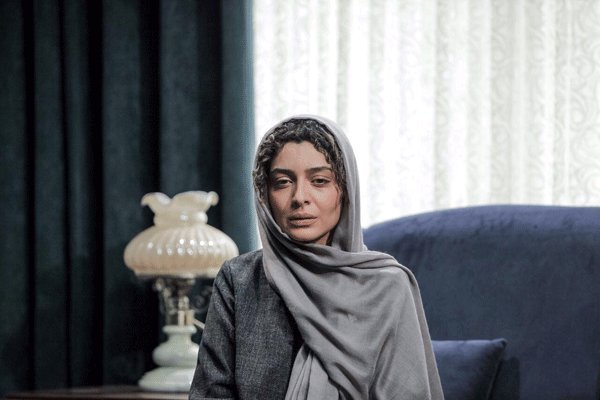 ساره بیات در عادت نمی کنیم