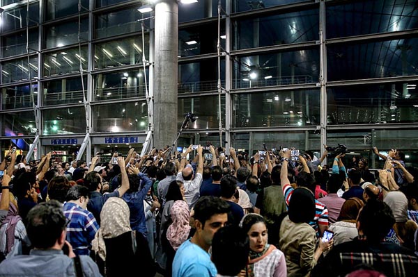 استقبال از سازندگان فیلم فروشنده در فرودگاه امام خمینی