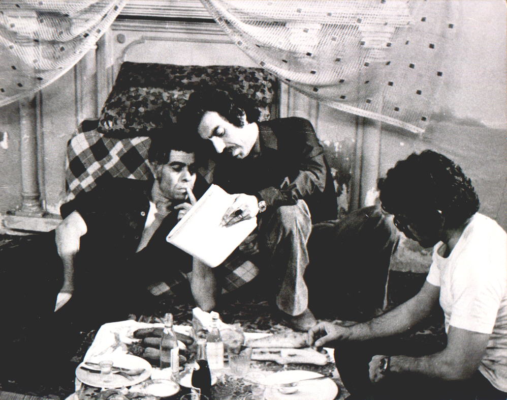 مسعود کیمیایی، فرامرز قریبیان و بهروز وثوقی سرصحنه فیلم گوزن ها