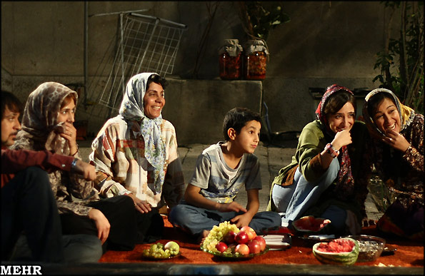 هیچ. بهترین طراحی لباس به انتخاب سایت پرده سینما