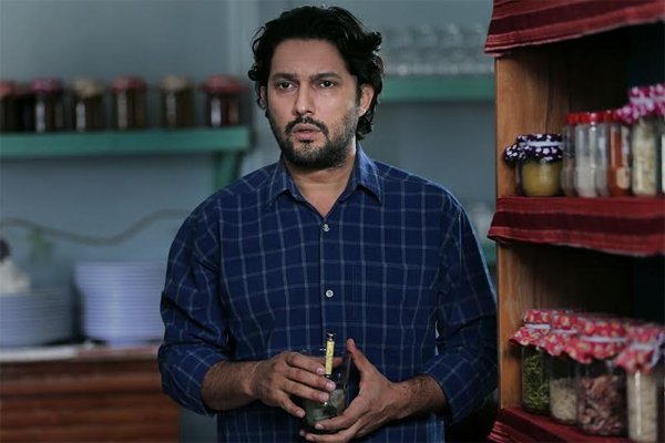 حامد بهداد در نیمه شب اتفاق افتاد