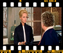 خانم گرونر: امیدوار بودم یه خورده دیرتر می رسیدید چون اون هنوز نرسیده.