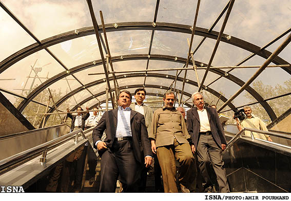 محسن هاشمی، احمد مسجدجامعی و ایرج راد در بازدید از ایستگاه مترو ولیعصر