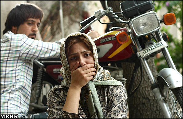 باران کوثری در فیلم «هیچ» ساخته عبدالرضا کاهانی. فیلمی که عدم حضورش در بخش مسابقه جشنواره فجر مسأله پرسش برانگیز شده است