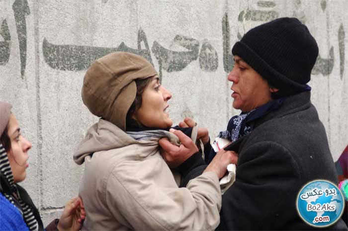 فرزانه ارسطو. سمت راست در فیلم تسویه حساب