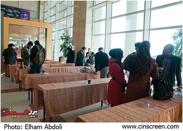 راهروهای خالی برج میلاد و سرگردانی خبرنگاران