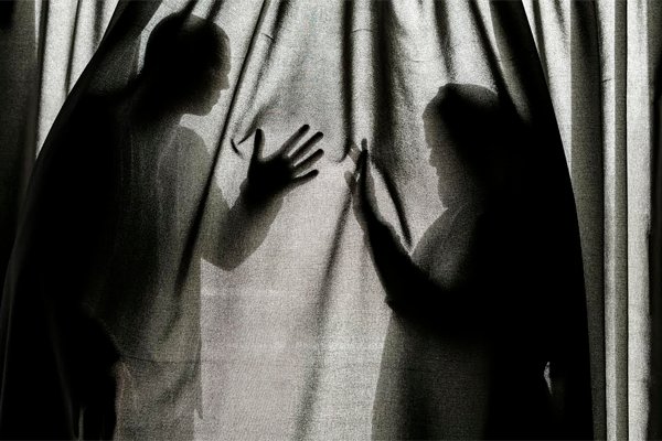 نیمرخ ها ساخته ایرج کریمی