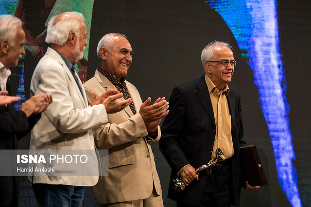 ابوالحسن تهامی‌نژاد برای دریافت تندیس خود روی سن آمد و گفت: در زمانی جهان، ایران را با فرش و مینیاتور می‌شناخت و امروز با سینما می‌شناسد و من افتخار میکنم که بخشی از این هنر هستم.