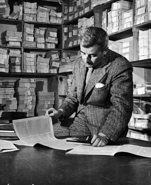 ویلیام فاکنر. آدم نفوذی ادبیات در سینما! اگرچه فاکنر نتوانست در فیلمنامه هایش آنطور که باید در هالیوود سرسخت نفوذ کند، اما شیوه ادبی او به وضوح در ساختار فیلم های هیچکاک قابل مشاهده است. اما آیا هیچکاک هرگر فاکنر می خوانده است؟