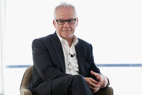 «تیری فرمو» دبیر باسابقه جشنواره کن به انتقادهای مربوط به این رویداد سینمایی و ترجیح استودیوهای فیلمسازی به حضور در جشنواره «ونیز» و «تورنتو» پاسخ داد. به گزارش ایسنا به نقل از هالیوود ریپورتر، «تیری فرمو» دبیر جشنواره فیلم کن در حاشیه برگزاری جشنواره فیلم مراکش  در پاسخ به انتقادهایی مبنی بر عدم توفیق این جشنواره سینمایی در جذب فیلم‌های پرهزینه هالیوودی در سال اخیر و ترجیح استودیوهای بزرگ فیلمسازی به حضور در ونیز و تورنتو در مقایسه با کن، ضمن تاکید بر ماهیت بین‌المللی جشنواره فیلم کن گفت: آمریکا همیشه معیار کن نیست و بخش رقابتی ما متنوع است. ونیز فیلم «دزدان فروشگاه» ساخته «هیروکازو کورئیدا» و همچنین فیلم «کفرناحوم» ساخته «نادین لبکی» را نداشت و ماموریت مطلق جشنواره کن این است که میزبان فیلم‌هایی از سراسر جهان باشد. 