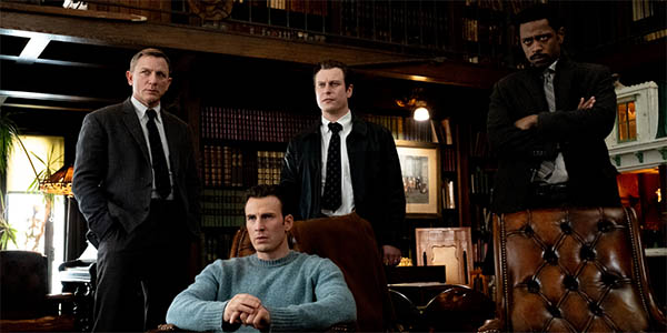 فیلم چاقوکشی به عنوان تازه‌ترین اثر ریان جانسون، از همان ابتدا نحوه‌ای از روایت نمایشی و داستانی را درپیش می‌گیرد