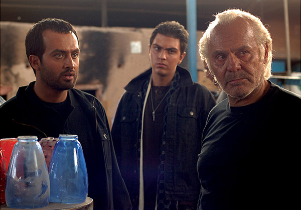 جمشید هاشم پور و مصطفی زمانی در فیلم کیفر