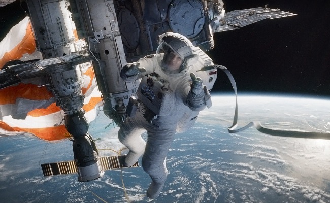 نمایی از فیلم جاذبه