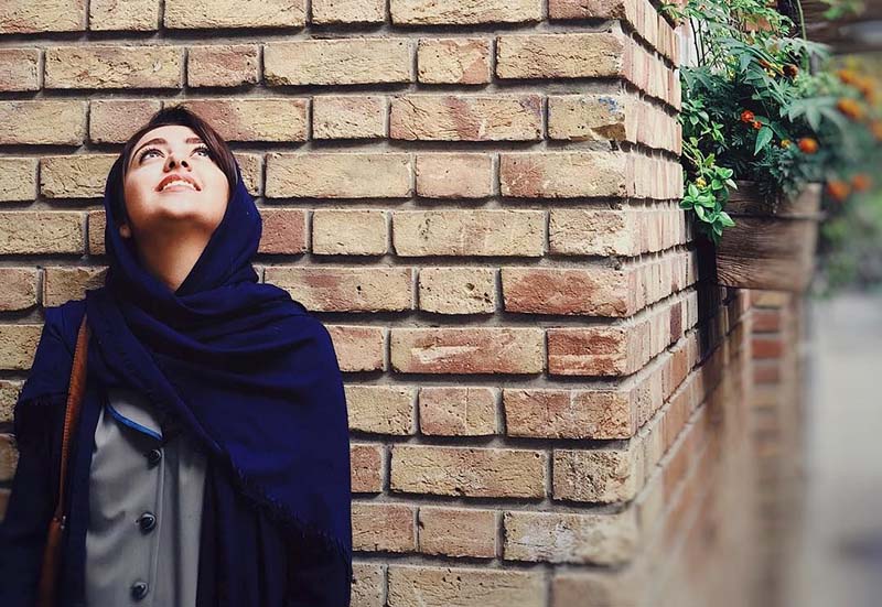 تا تو  برای برداشتِ دوباره بیایی  من  دنبال سکانس گمشده می گردم.