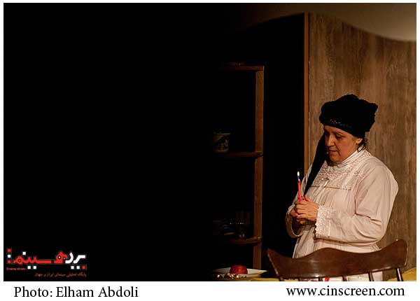 نمایی ازنمایش شب به خیر مادر به کارگردانی احسان فکاء