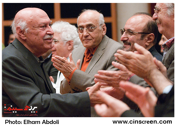 فرهاد فخرالدینی در مراسم تقدیر از وی. عکس از الهام عبدلی. سایت پرده سینما