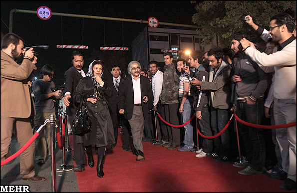 سعید پیردوست و همسرش در مراسم فرش قرمز فیلم محاکمه در خیابان