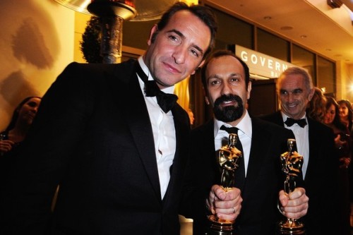 اصغر فرهادی و ژان دوژادردن در اسکار 2012. عکس از خبرآنلاین