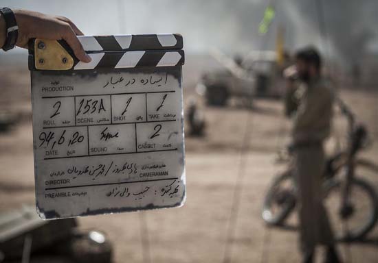 ایستاده در غبار