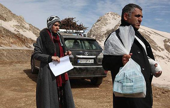 مانی حقیقی و ارانه علیدوستی در پذیرایی ساده