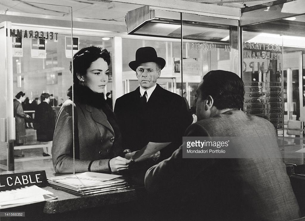 جنیفر جونز درفیلم ایستگاه قطار