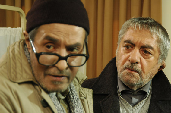 عزت الله انتظامی و خسرو شکیبایی در فیلم شب