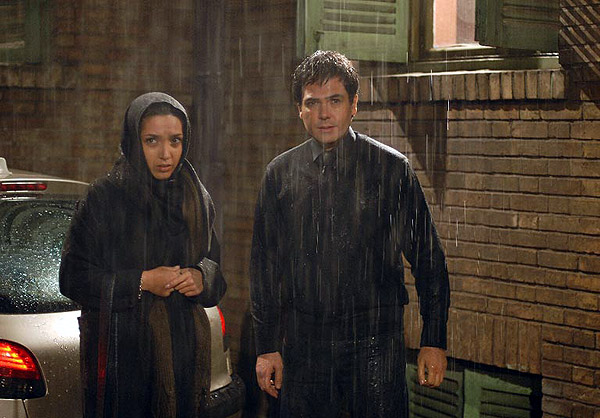 خاطره اسدی و کوروش تهامی در برف روی شیروانی داغ