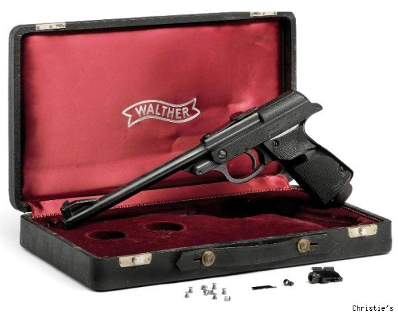 تپانچه شون کانری در فیلم «از روسیه با عشق»