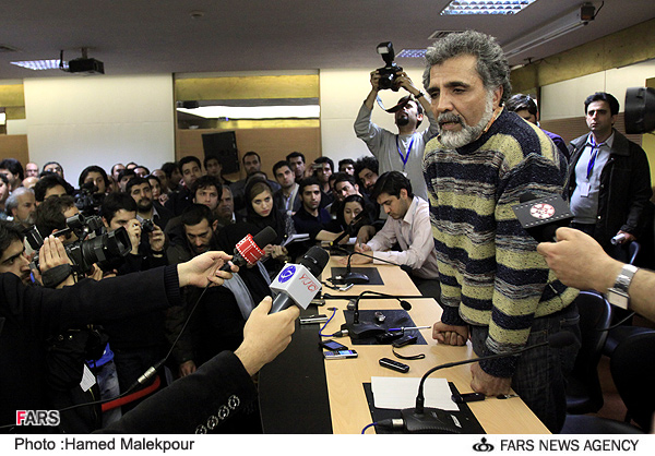 افخمی در محاصره خبرنگاران!