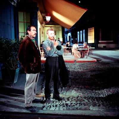 بازسازی تابلوی تراس کافه در شب ون گوگ در فیلم شور زندگی