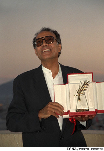 کیارستمی در سال 1997 هنگام برنده شدن نخل طلای فستیوال کن برای فیلم نخل گیلاس