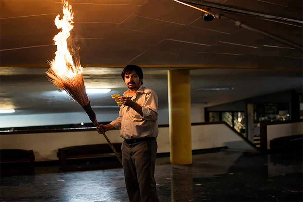 قبل از جشنواره از طریق دوستانی که با فستیوال ونیز مرتبط بودند می‌شنیدم که فیلم‌های ایرانی امسال خیلی مورد توجه هیات انتخاب فستیوال ونیز قرار گرفته‌اند و دوستانی که در هیات انتخاب فستیوال ونیز بودند درباره فیلم‌های ایرانی به عنوان فیلم‌هایی که امسال قدرتمند هستند و انتخاب را سخت می‌کنند حرف می‌زدند. از طرف دیگر انتخاب سه فیلم ایرانی در بخش‌های اصلی این رویداد جزو اتفاق‌های کم سابقه بود به همین دلیل شاید بتوانیم بگوییم فیلم‌های ایرانی امسال در مرحله انتخاب، شانس خوبی در ونیز داشتند، از طرف دیگر در بخش جوایز نیز اتفاق خوبی که افتاد این بود که هرکدام از فیلم‌ها جایزه‌ای را گرفتند که مهمتر از همه فیلم «دشت خاموش» احمد بهرامی بود که جایزه اصلی بخش «افق‌ها» را گرفت که جایزه بسیار مهم و معتبری است و می‌توانم بگویم بزرگترین جایزه امسال فستیوال ونیز را در میان فیلم‌های ایرانی فیلم «دشت خاموش» گرفت.  جایزه‌ای که بازیگر نوجوان فیلم آقای مجیدی گرفت و جایزه فیلمنامه «جنایت بی‌دقت» که به من و نسیم احمدپور داده شد از دیگر جوایزی بود که فستیوال ونیز به آثار ایرانی داد، فکر می‌کنم که مجموعه این جوایز نشان می‌دهد که سینمای ایران حضور خوبی در جشنواره فیلم ونیز داشته است.   