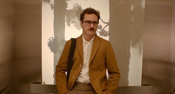 یواخین فونیکس نقش دکتر استرنج را ایفا می کند