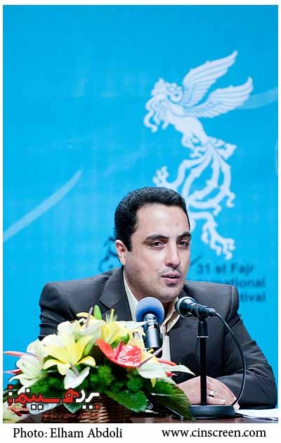 دبیر جشنواره فیلم فجر به اهالی رسانه دست دوستی داد؛ جدول نمایش فیلم ها به خواست اصحاب رسانه تغییر کرد