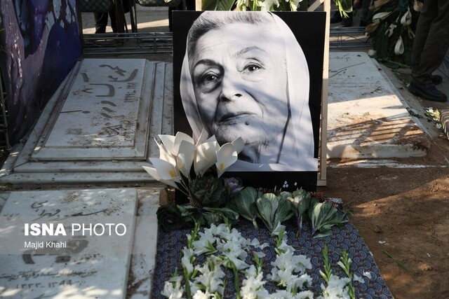 خاکسپاری ژاله علو در قطعه هنرمندان